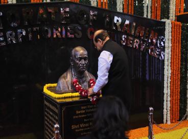 Unveiling of Bust of Sardar Vallabhbhai Patel by Shri Vinai Kumar Saxena, Hon'ble Lieutenant Governor of Delhi.